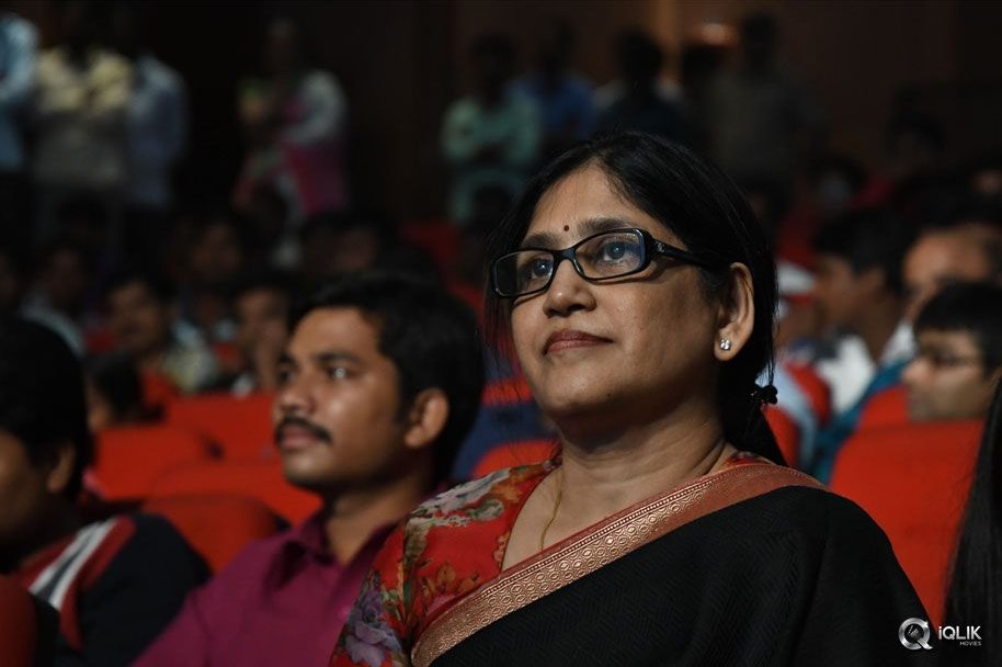 Aatadukundam-Raa-Movie-Audio-Function